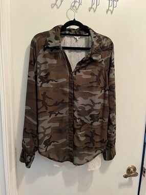 Guess Camouflage Blouse in Brown and Olive